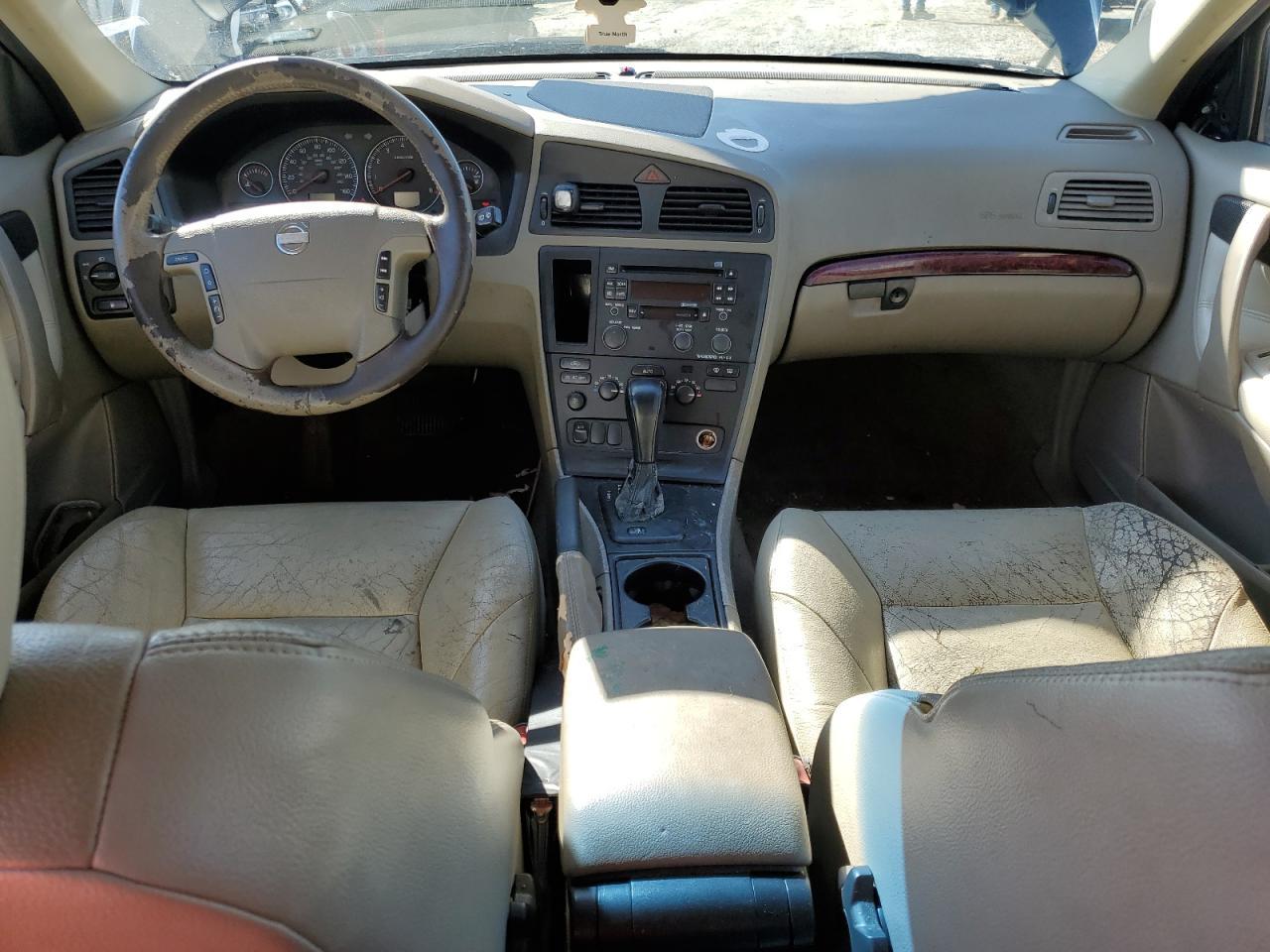 2004 VOLVO V70