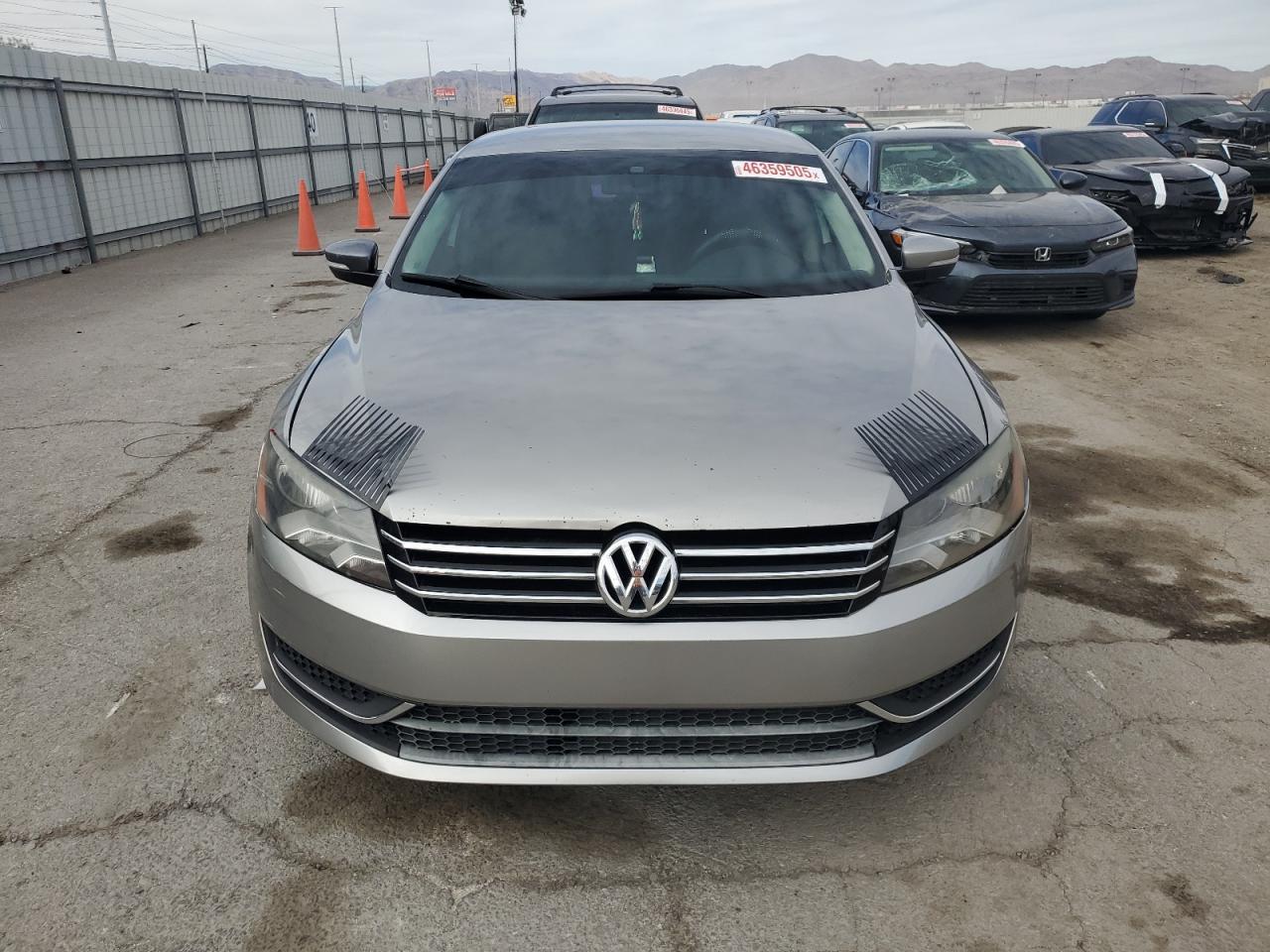 2013 VOLKSWAGEN Passat
