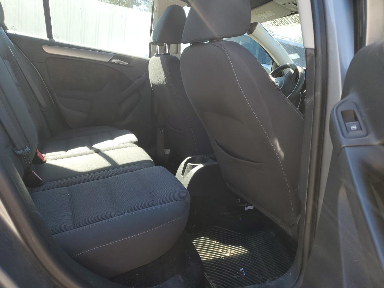 2011 VOLKSWAGEN GOLF