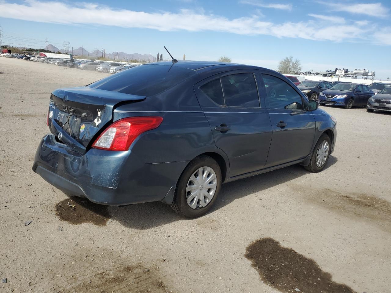 2017 NISSAN VERSA