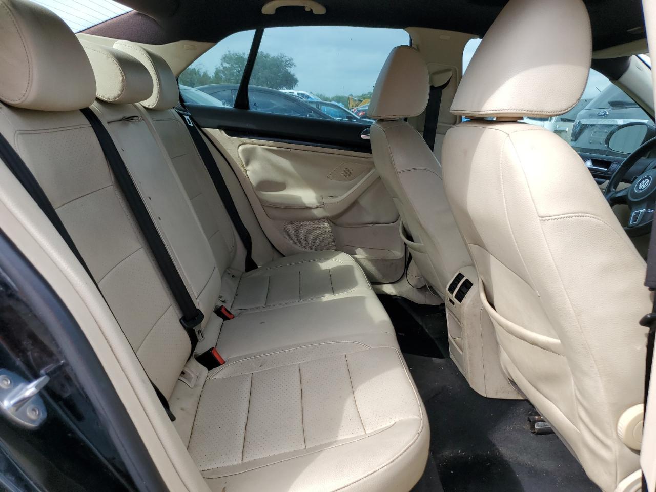 2010 VOLKSWAGEN JETTA