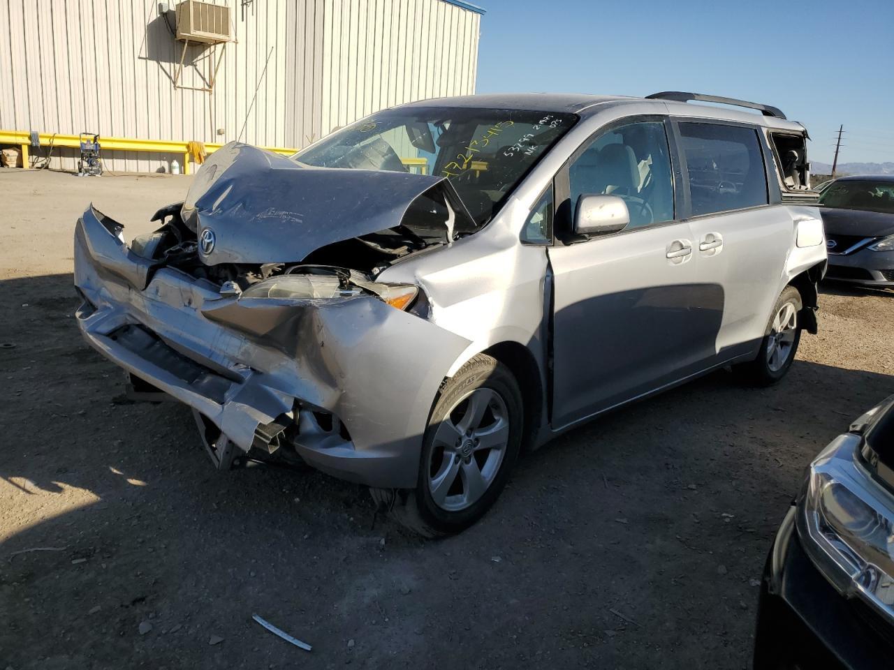 2013 TOYOTA SIENNA