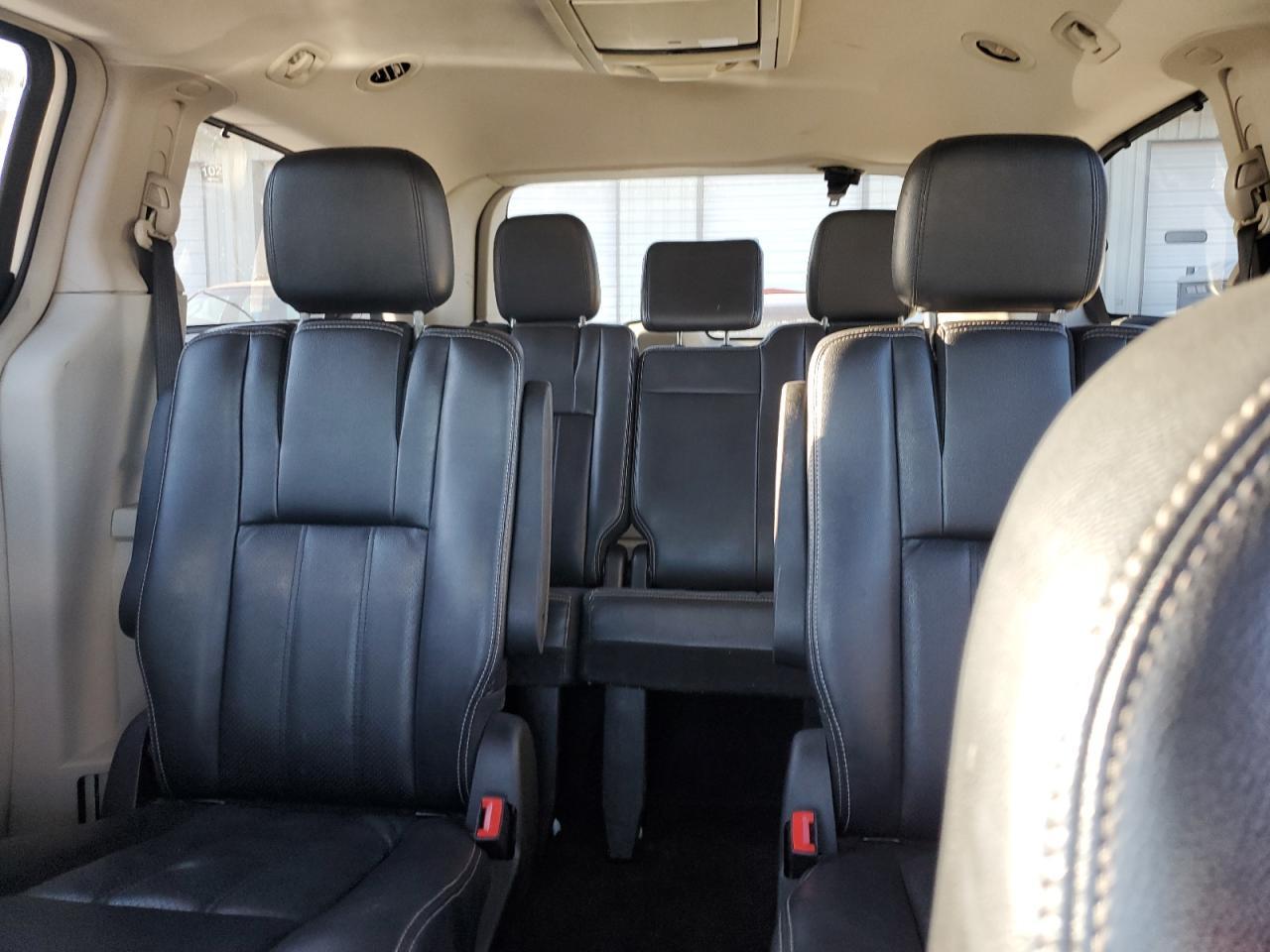 2012 CHRYSLER Town & Country