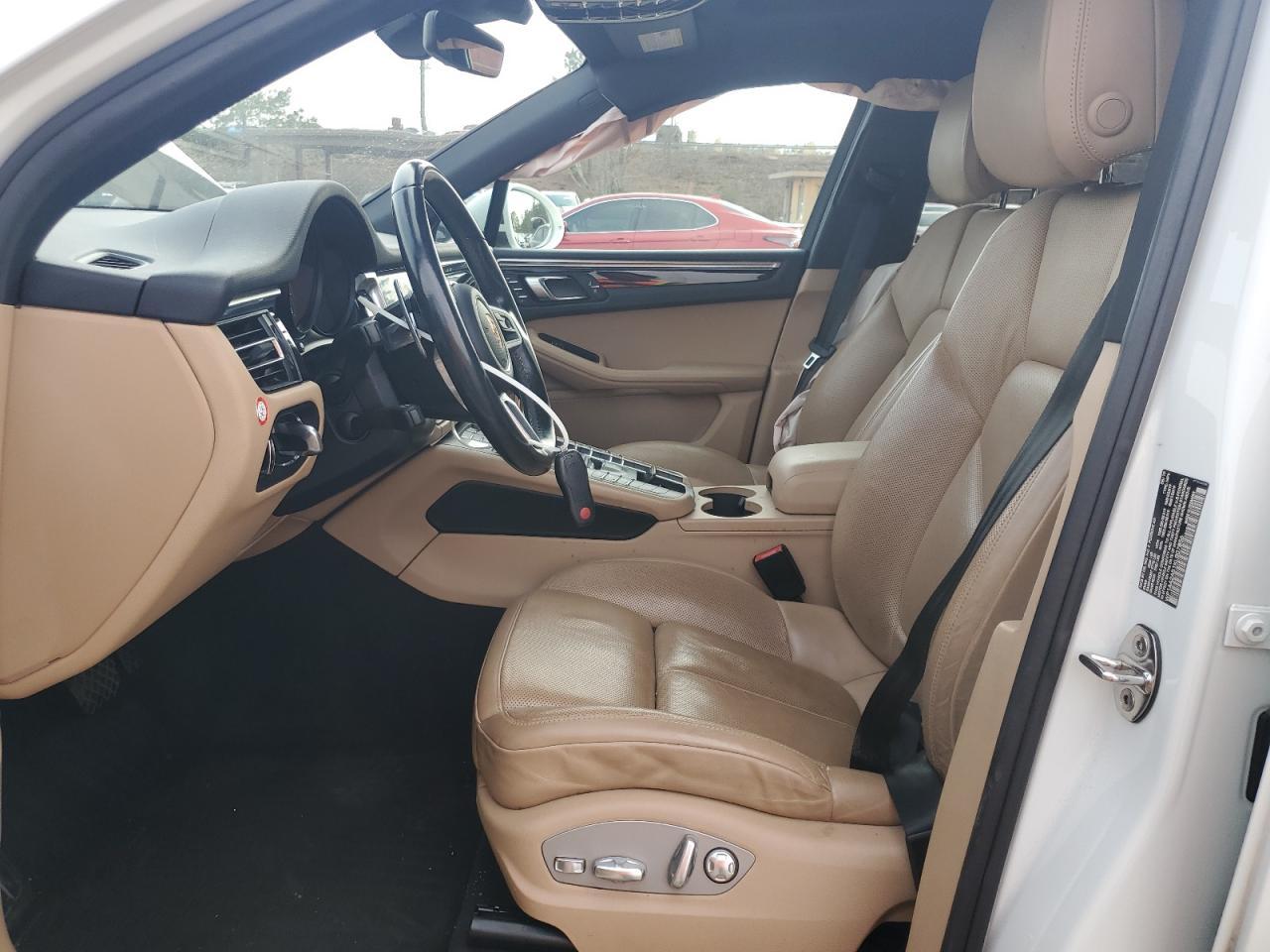 2019 PORSCHE Macan