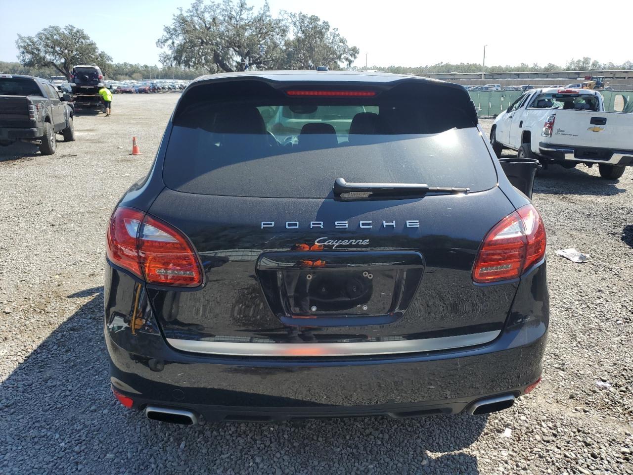 2014 PORSCHE CAYENNE