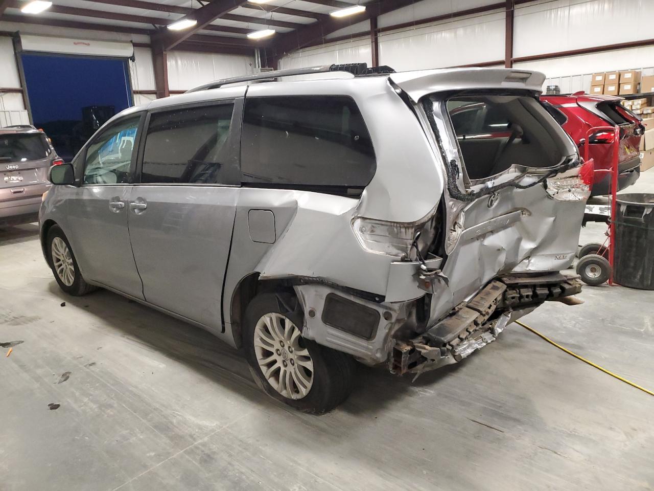 2013 TOYOTA SIENNA