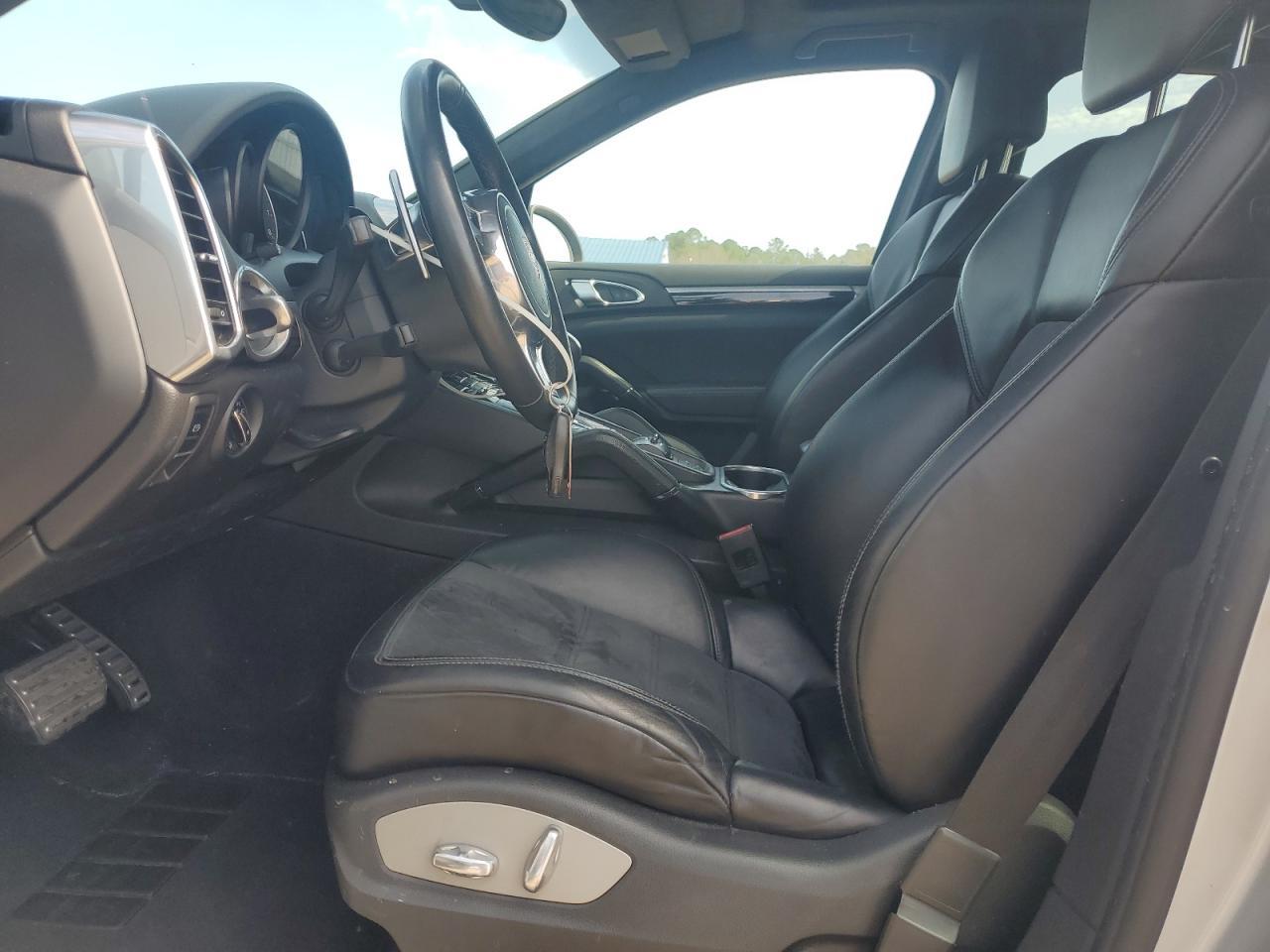 2014 PORSCHE CAYENNE