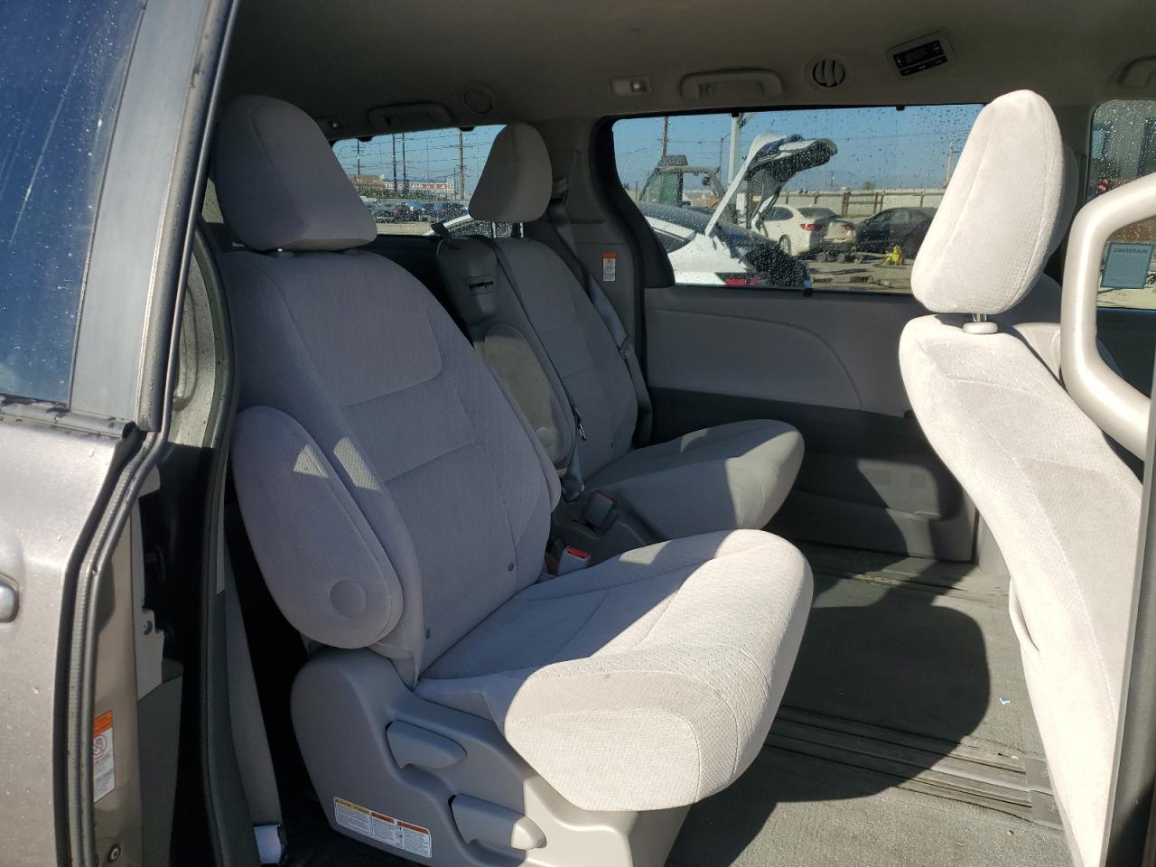 2016 TOYOTA SIENNA