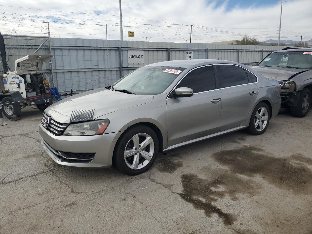 2013 VOLKSWAGEN Passat