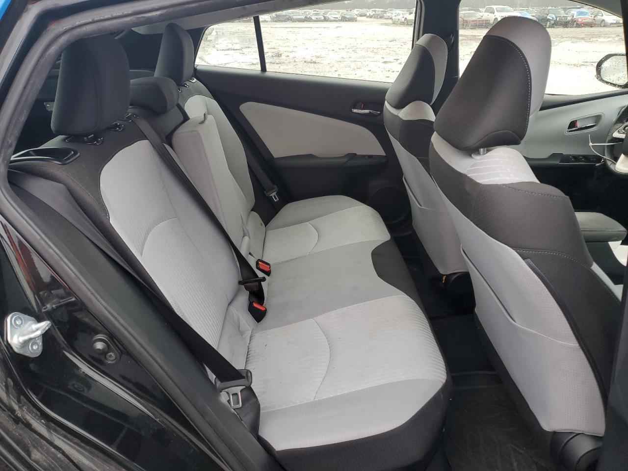 2016 TOYOTA PRIUS