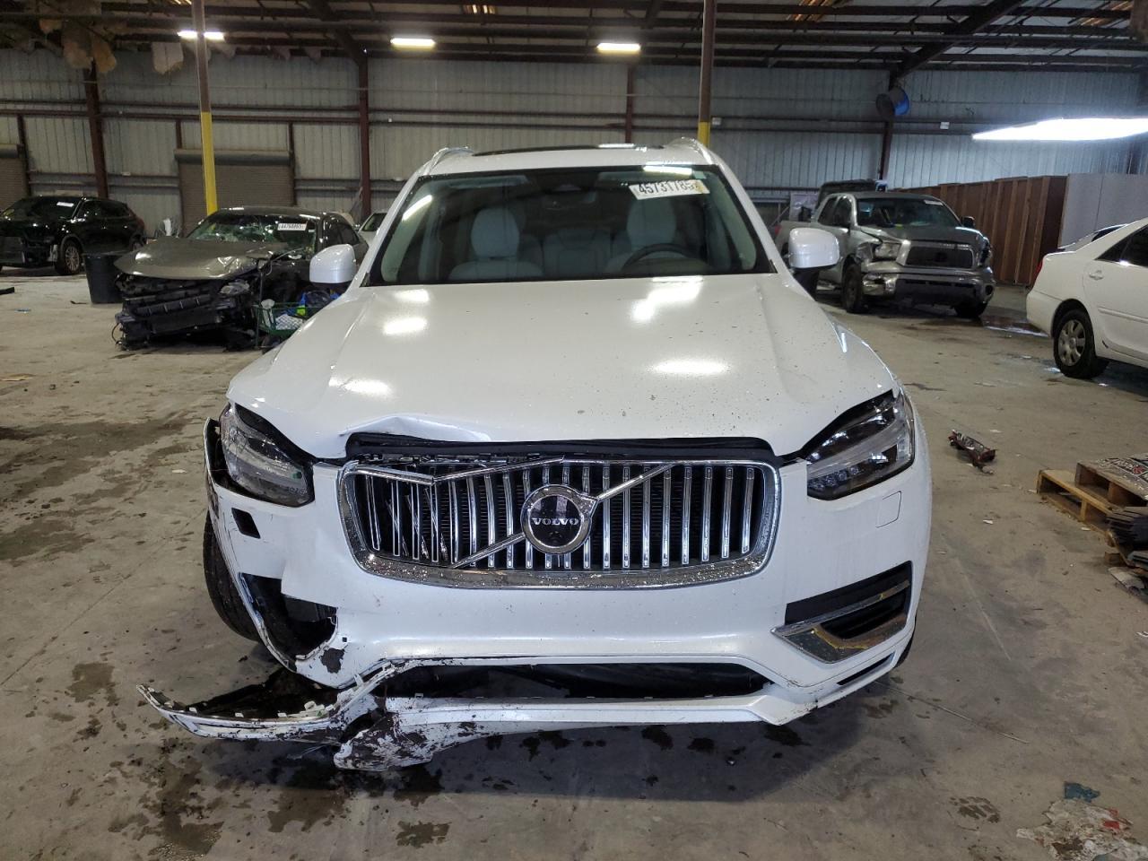 2023 VOLVO XC90