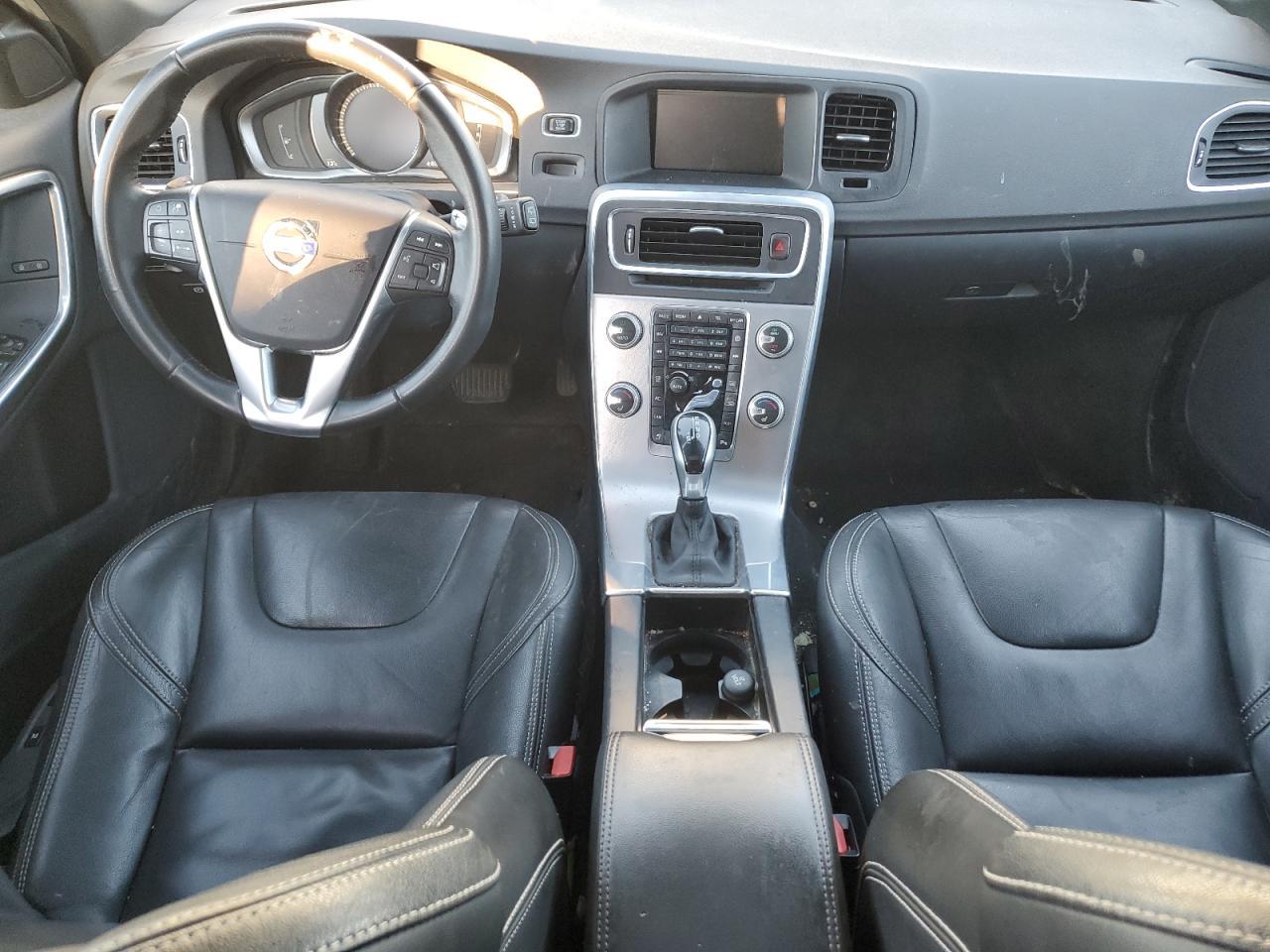 2017 VOLVO V60