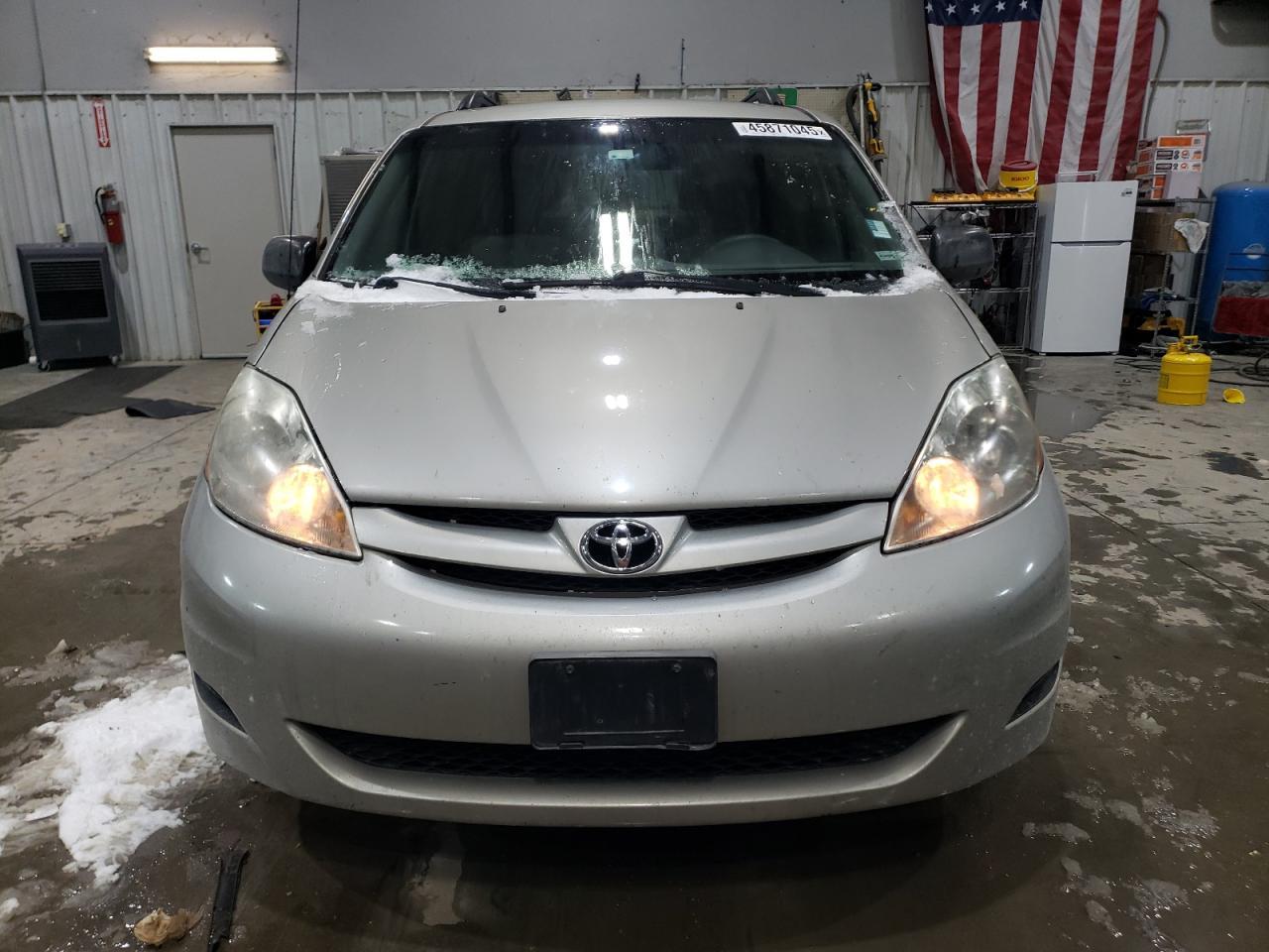 2009 TOYOTA SIENNA