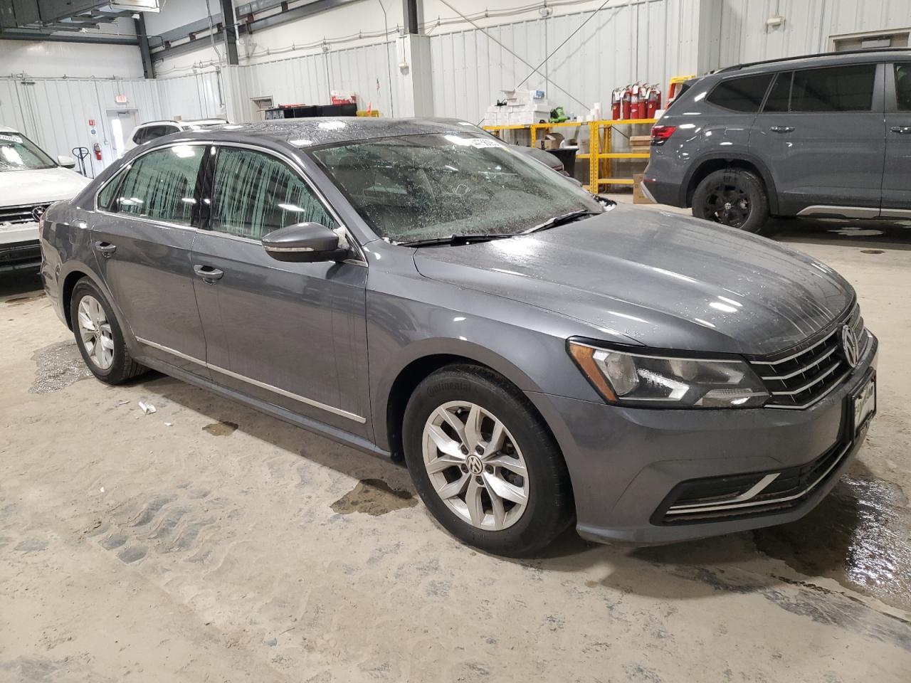 2016 VOLKSWAGEN Passat