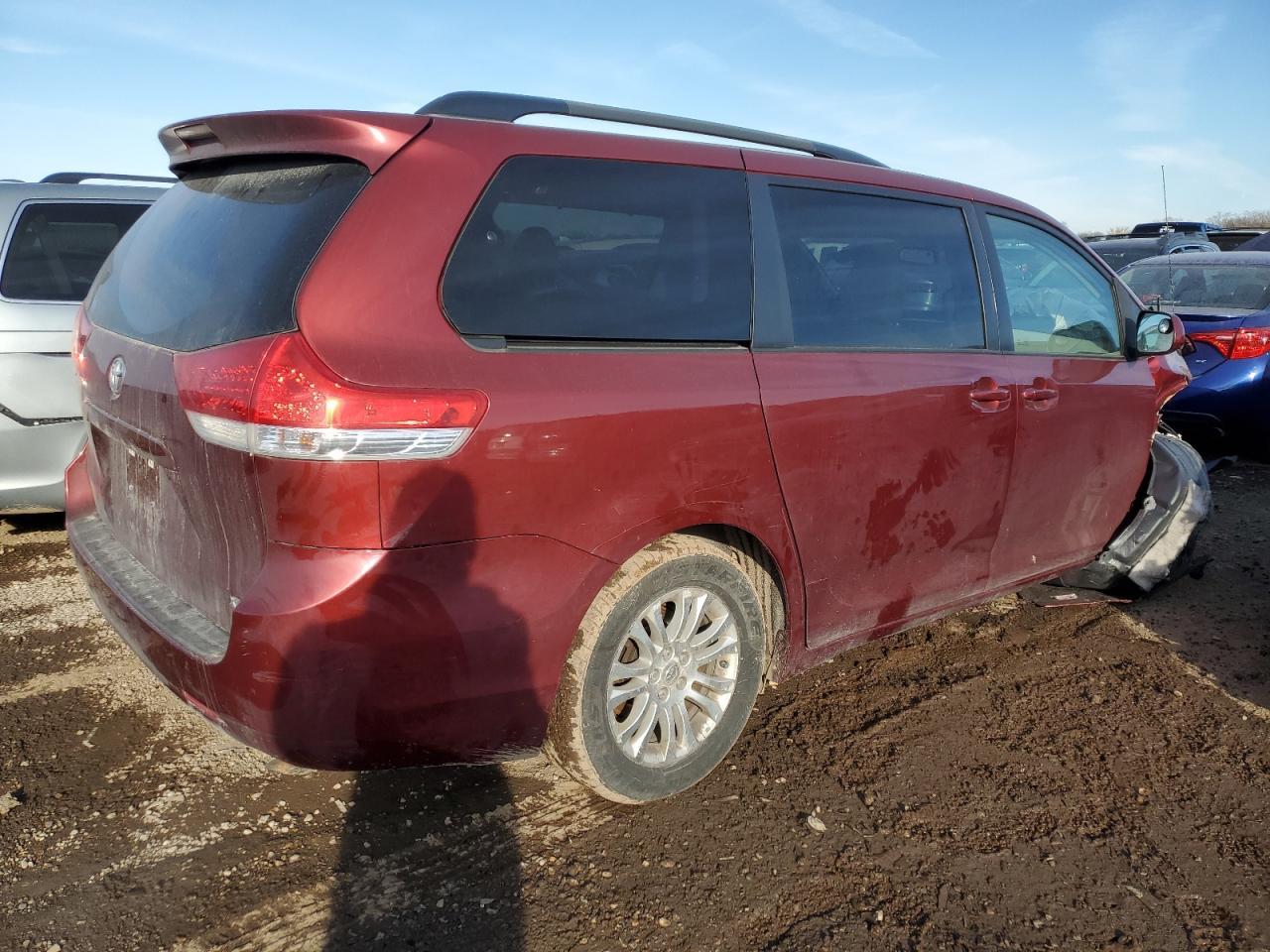 2012 TOYOTA SIENNA