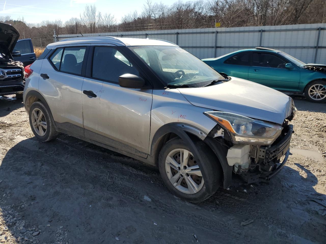 2019 NISSAN KICKS