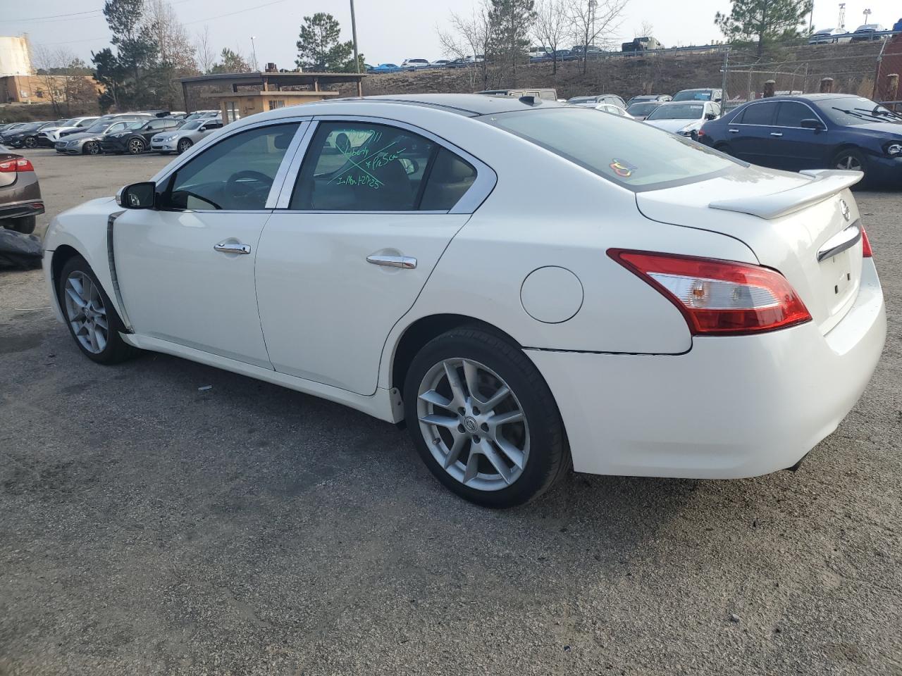 2010 NISSAN Maxima