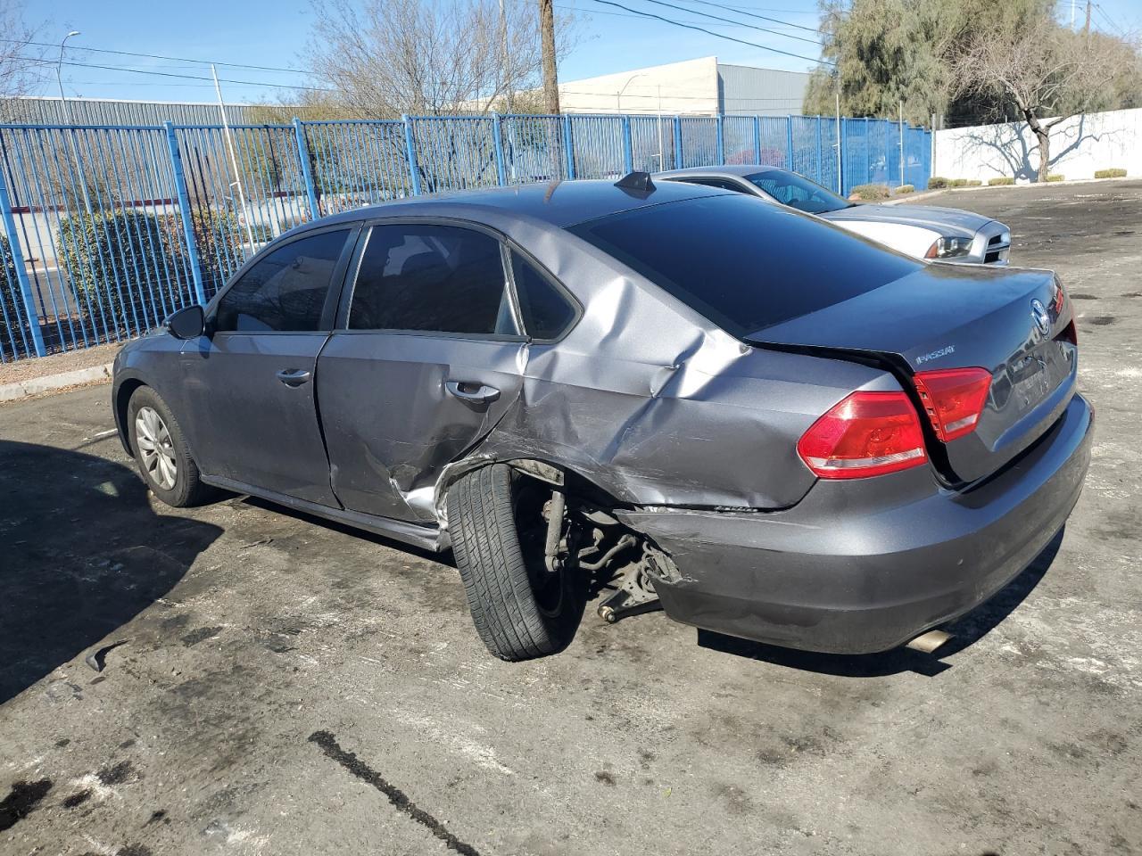 2012 VOLKSWAGEN Passat