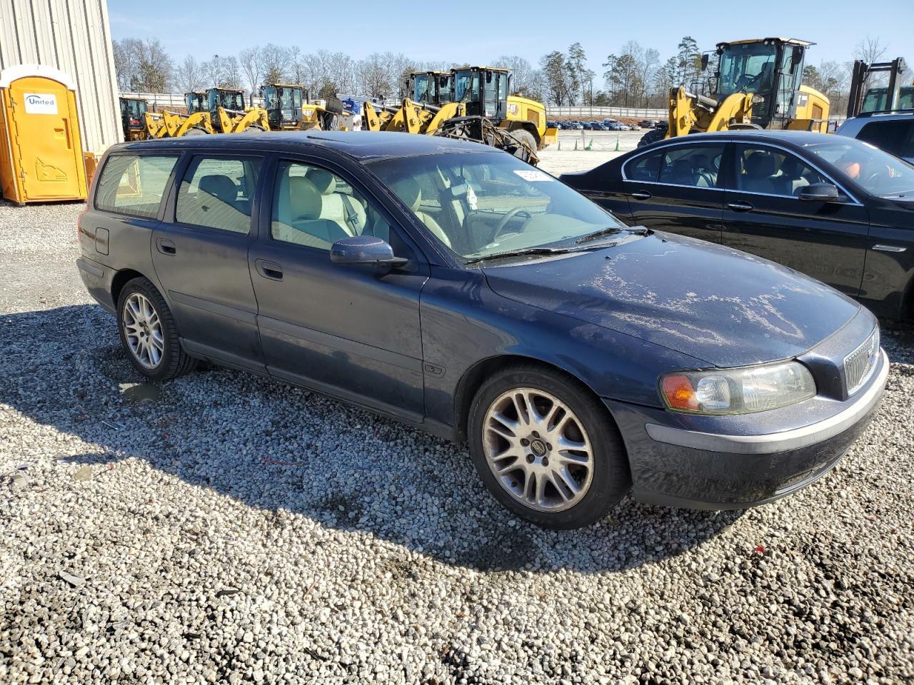 2004 VOLVO V70