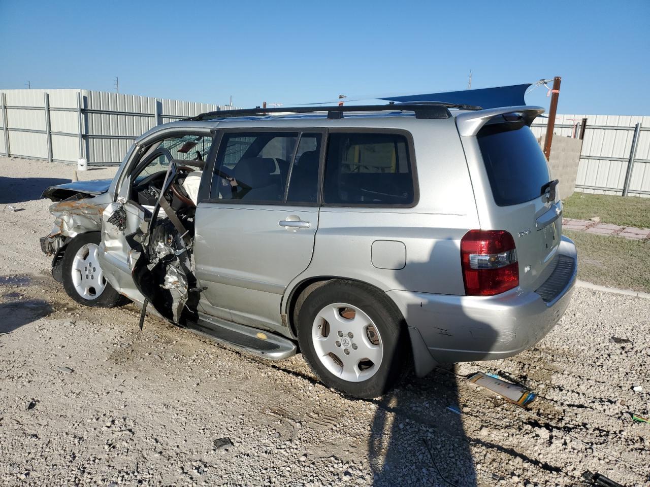 2004 TOYOTA HIGHLANDER