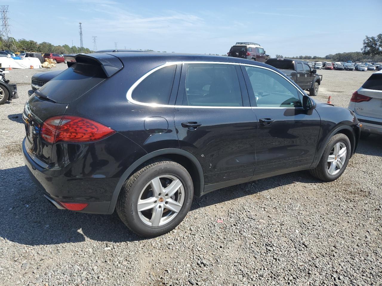 2014 PORSCHE CAYENNE