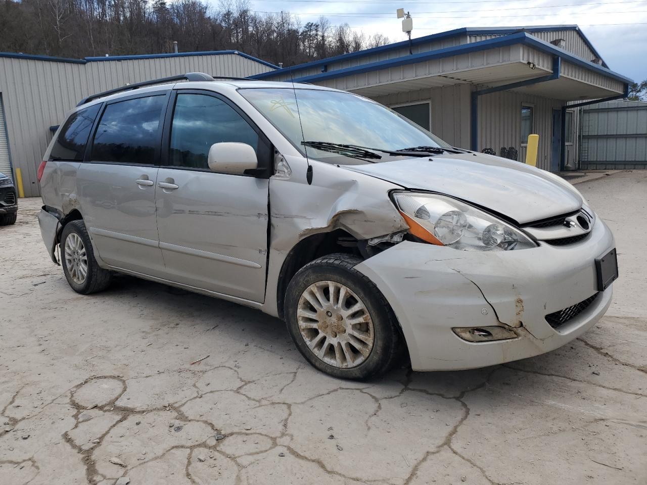 2009 TOYOTA SIENNA