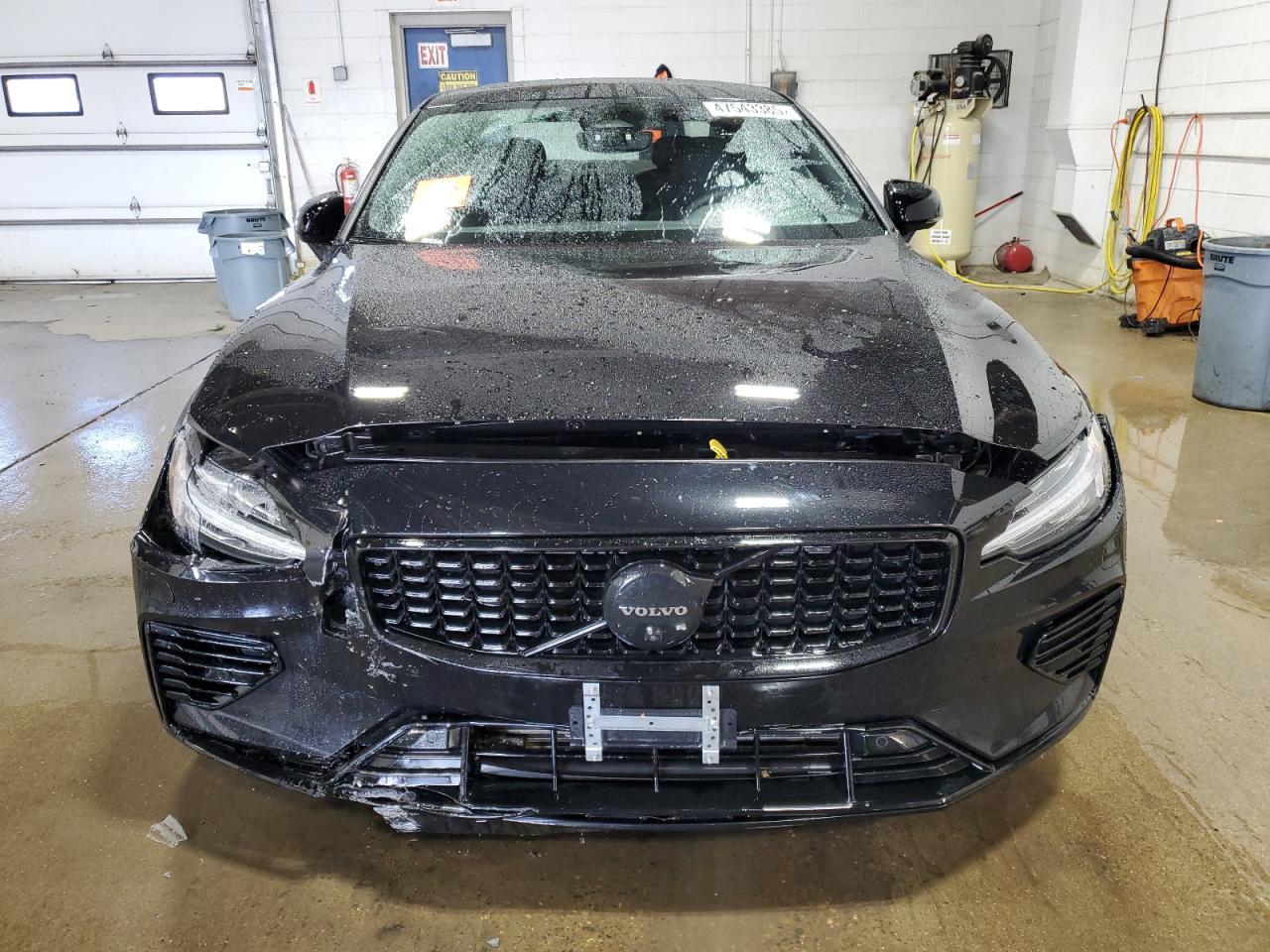 2023 VOLVO S60