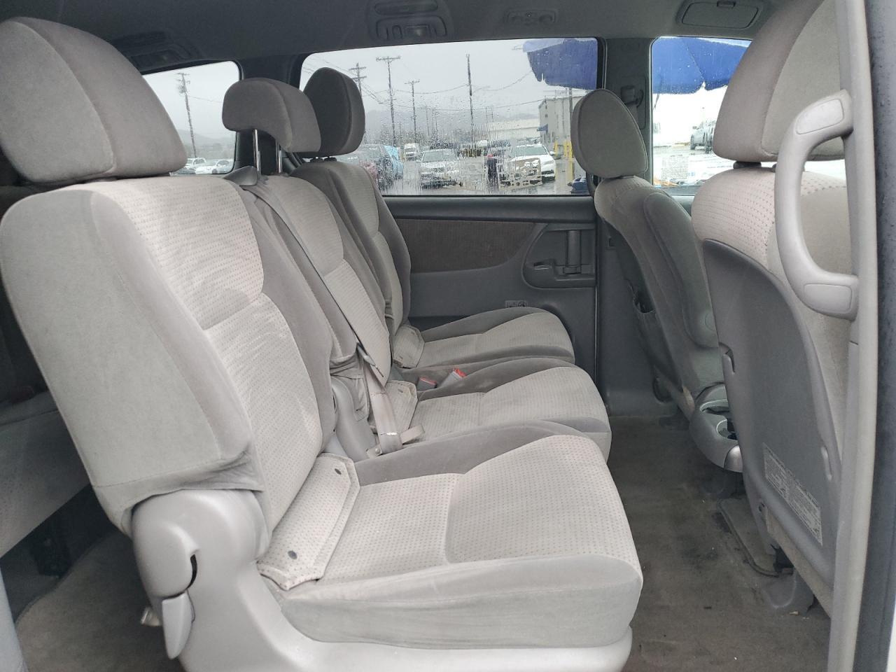 2010 TOYOTA SIENNA