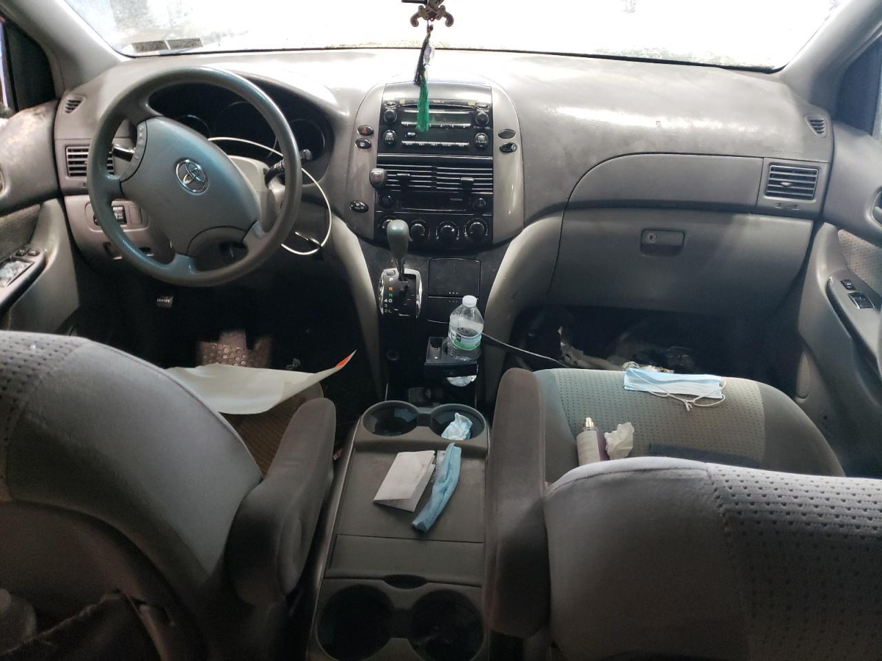 2009 TOYOTA SIENNA