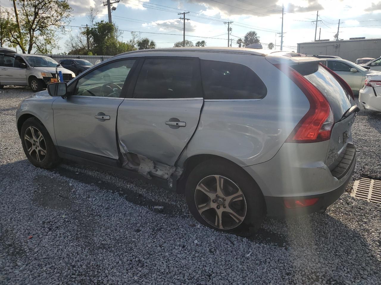 2011 VOLVO XC60