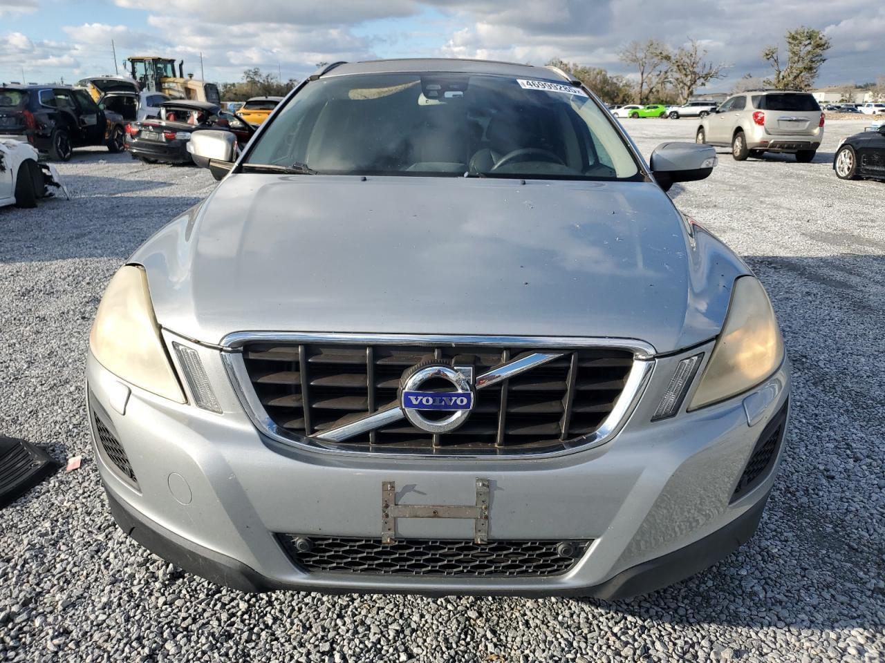2011 VOLVO XC60
