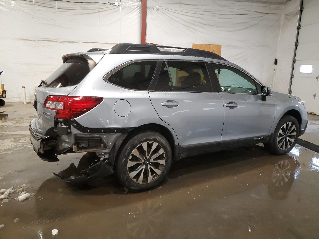 2015 SUBARU Outback