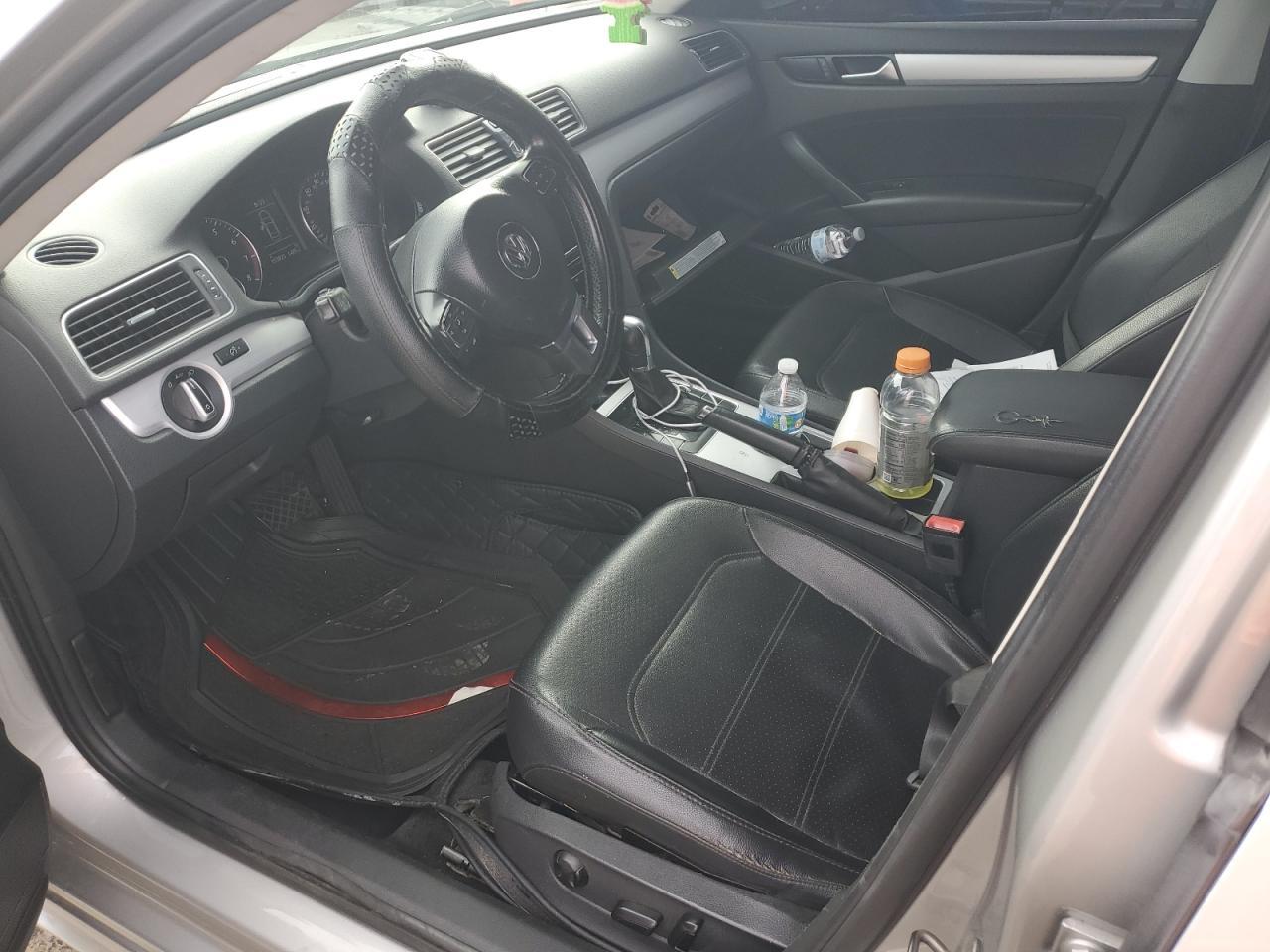 2013 VOLKSWAGEN Passat