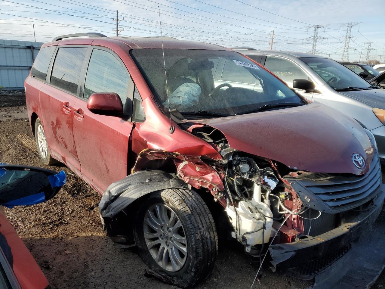 2012 TOYOTA SIENNA