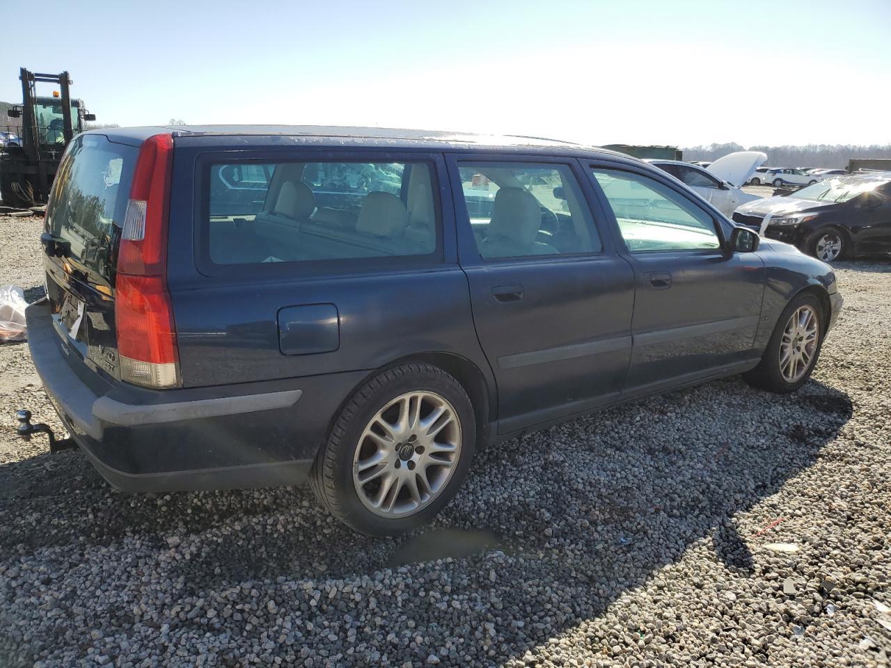 2004 VOLVO V70