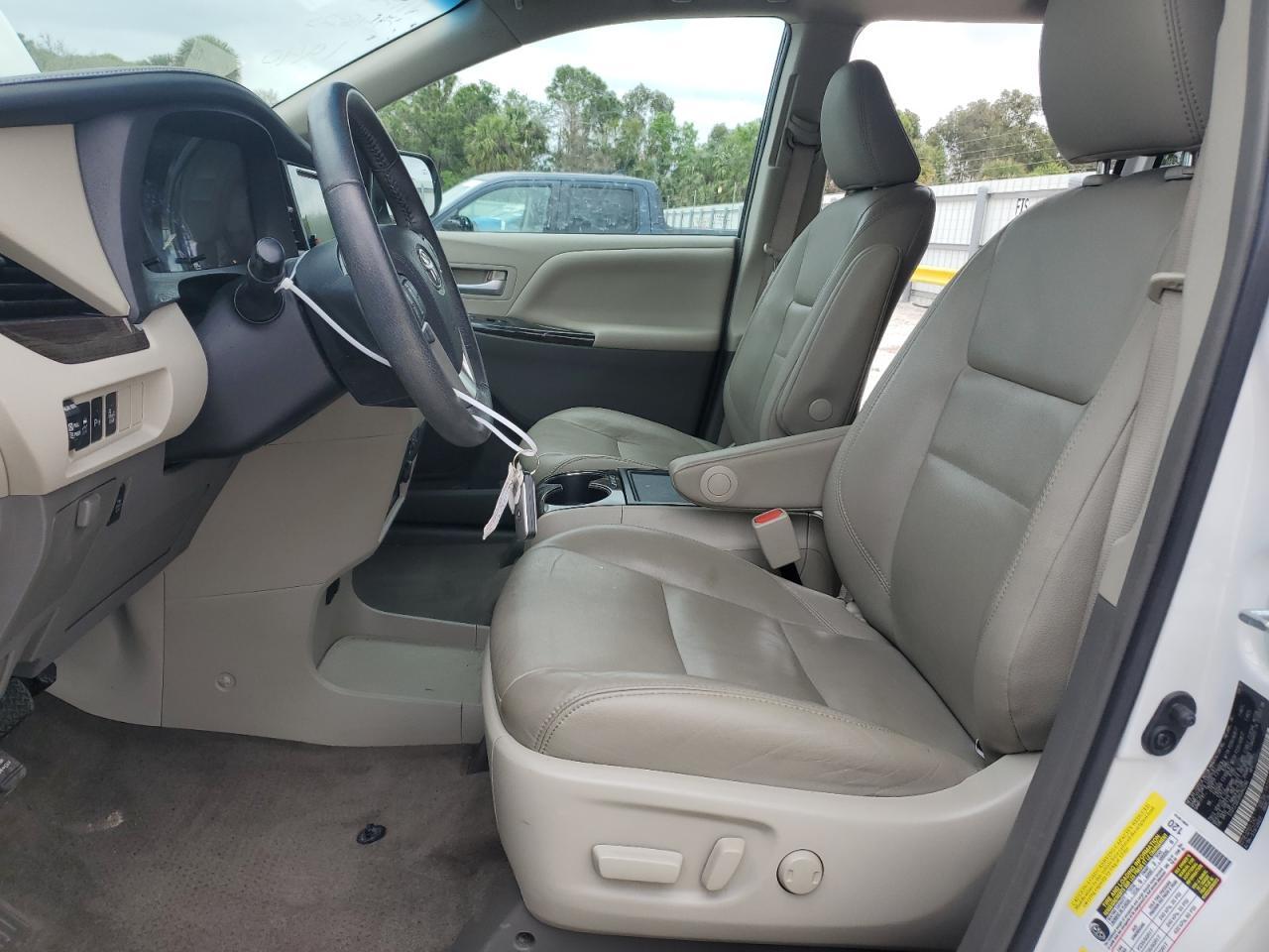 2017 TOYOTA SIENNA