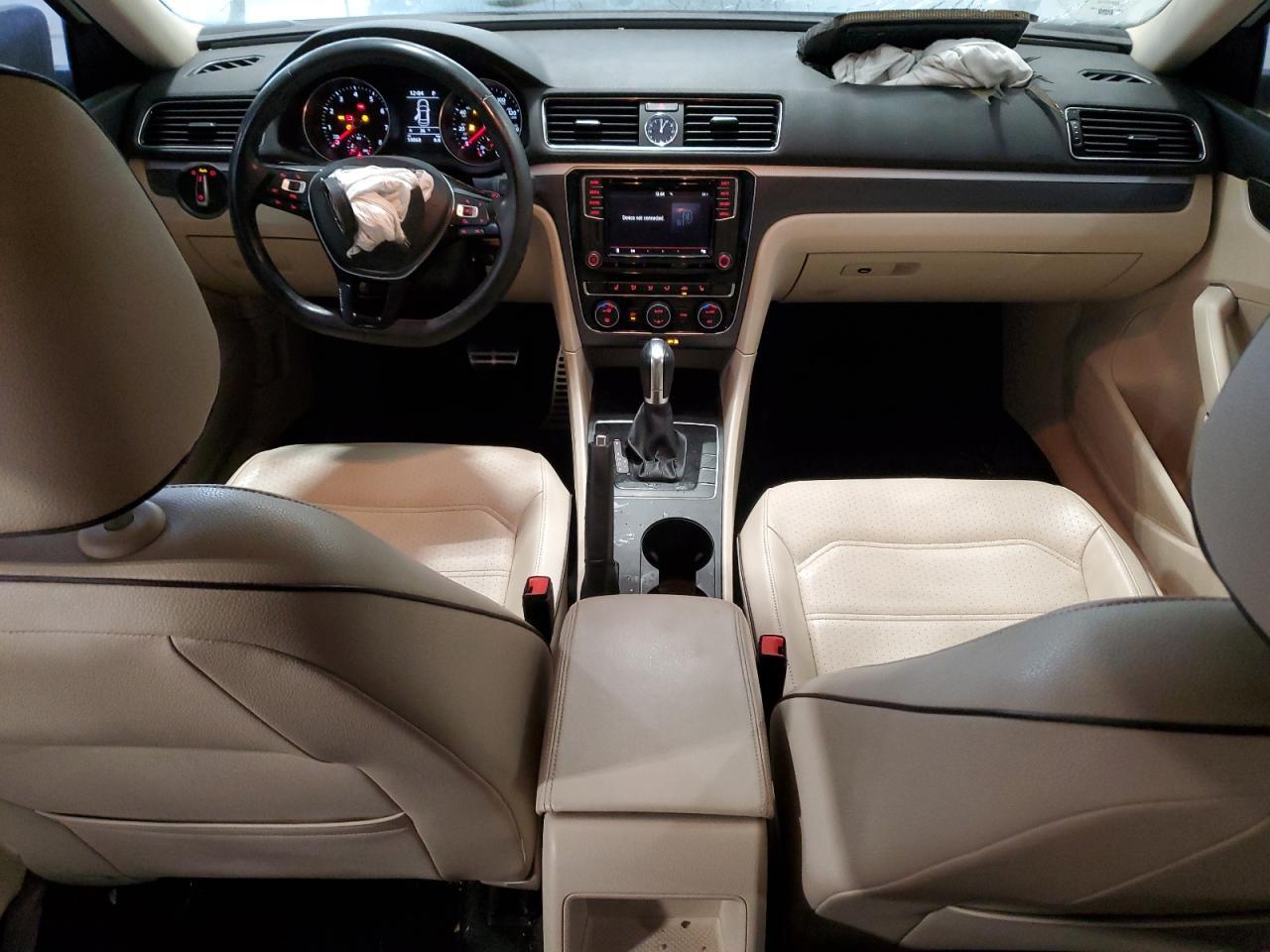2017 VOLKSWAGEN Passat
