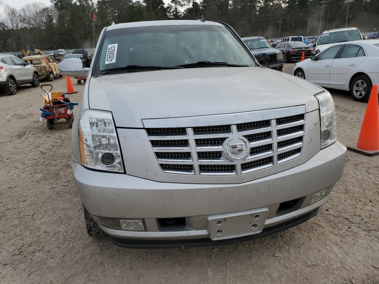 2011 CADILLAC ESCALADE