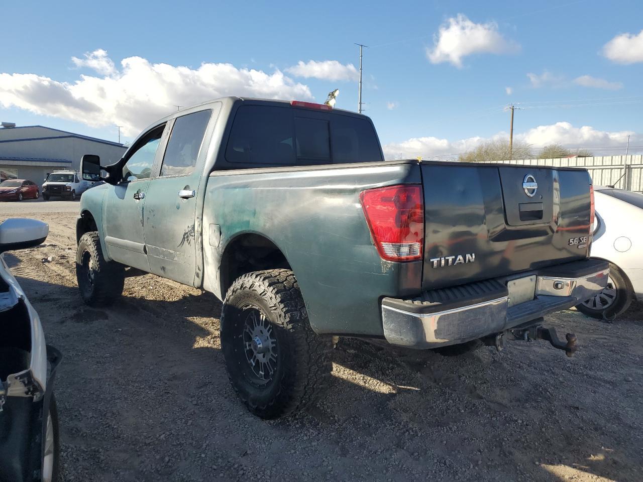 2004 NISSAN Titan