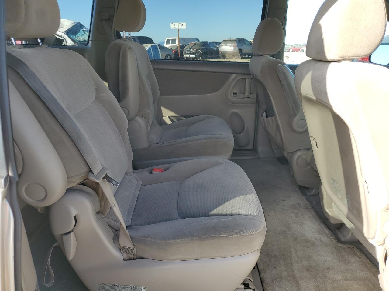 2004 TOYOTA SIENNA