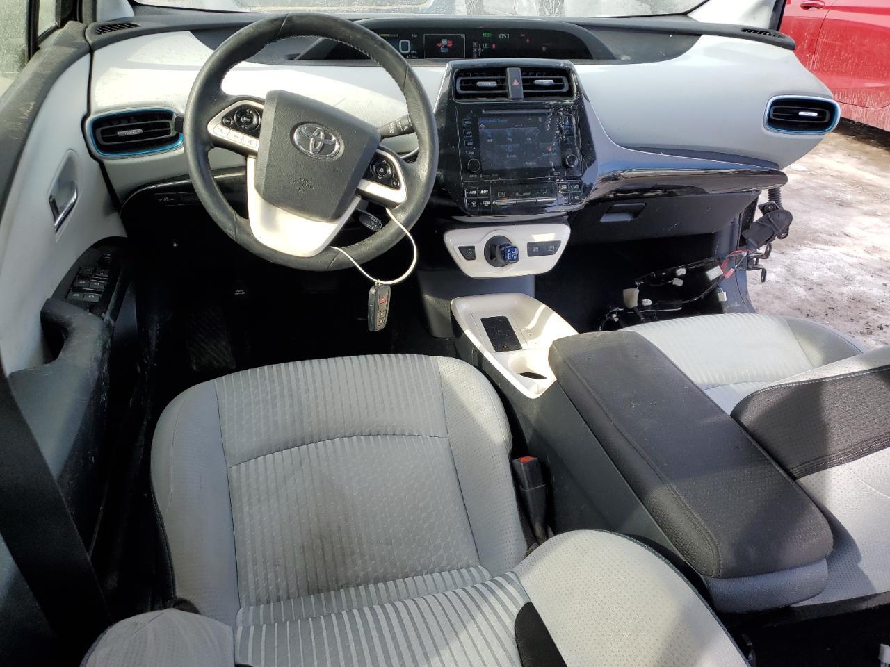 2016 TOYOTA PRIUS