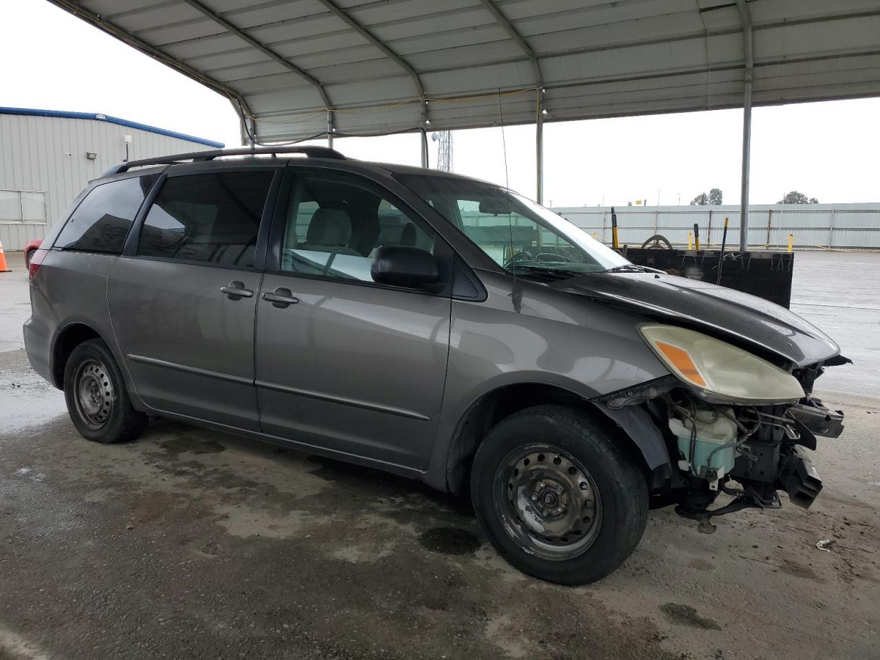 2004 TOYOTA SIENNA