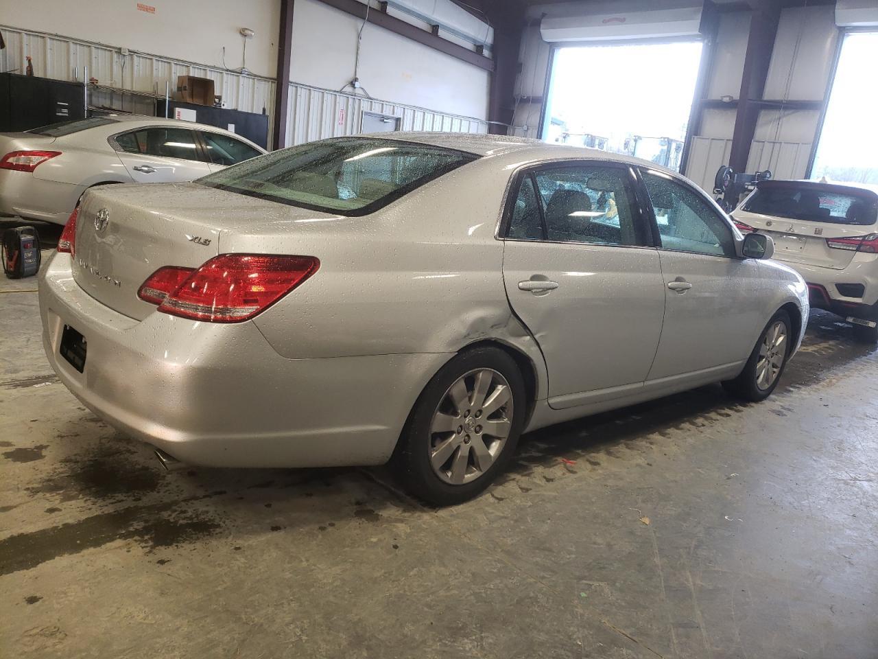 2006 TOYOTA Avalon