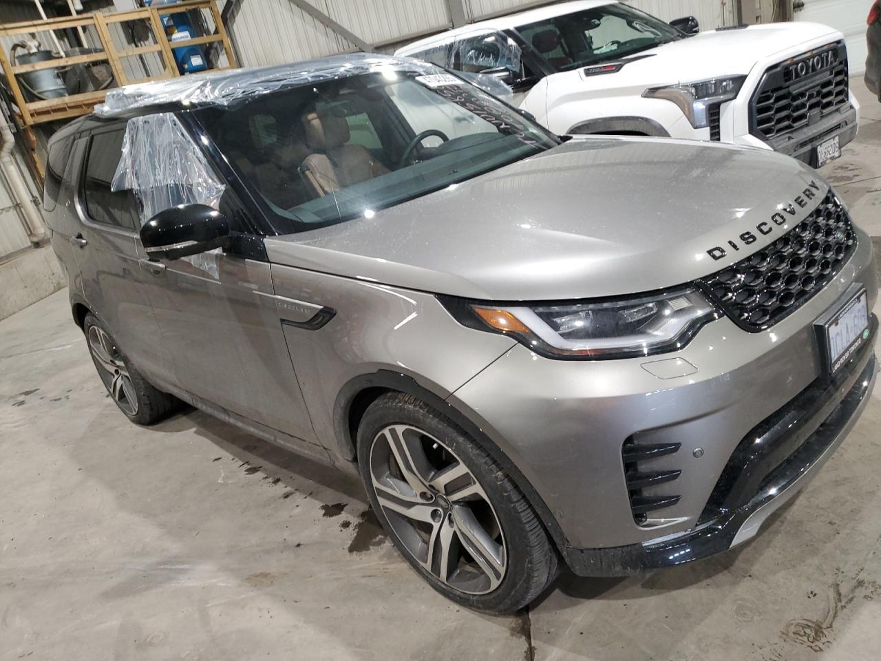 2024 LAND ROVER Discovery
