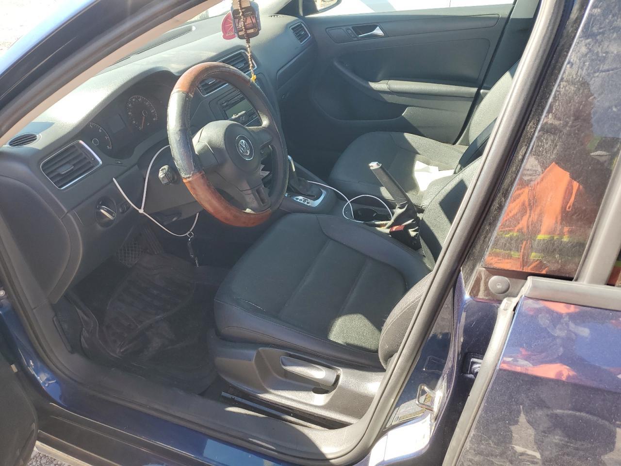 2011 VOLKSWAGEN JETTA
