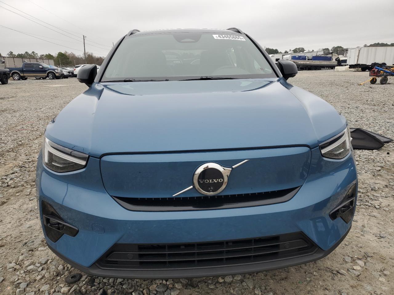 2024 VOLVO XC40