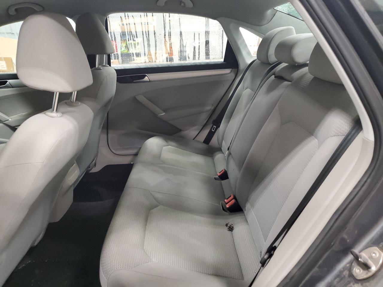 2016 VOLKSWAGEN Passat