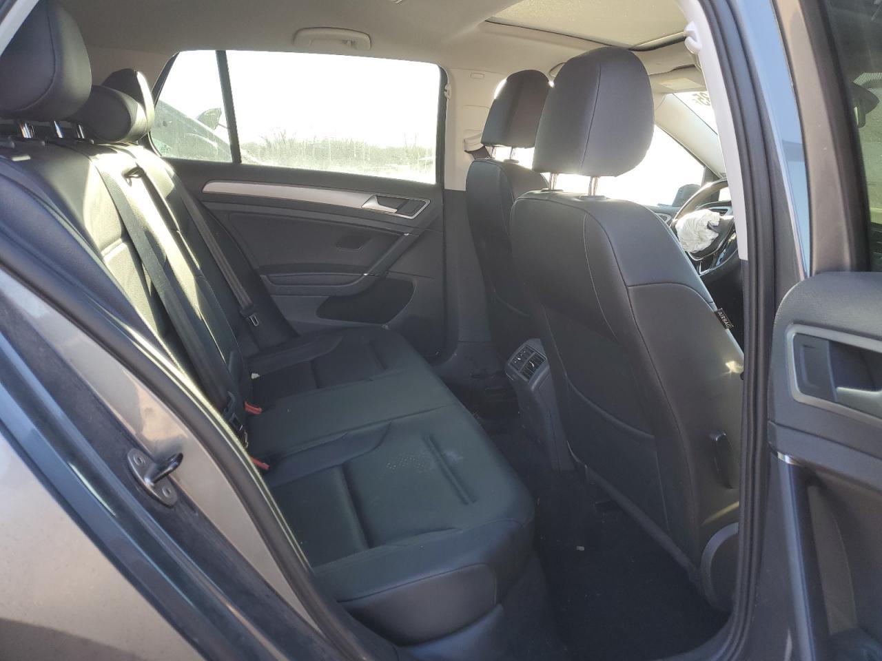 2016 VOLKSWAGEN GOLF