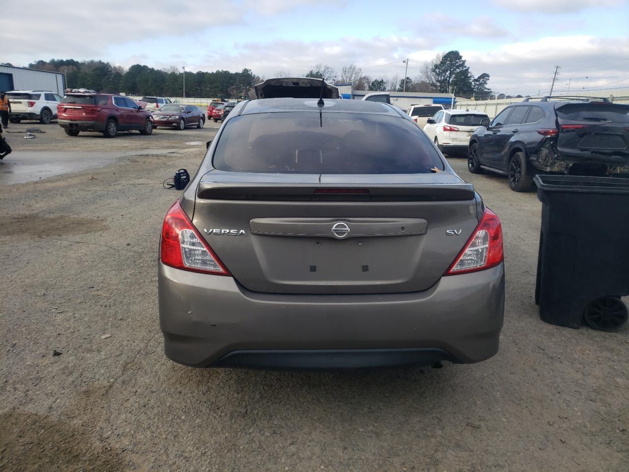 2017 NISSAN VERSA