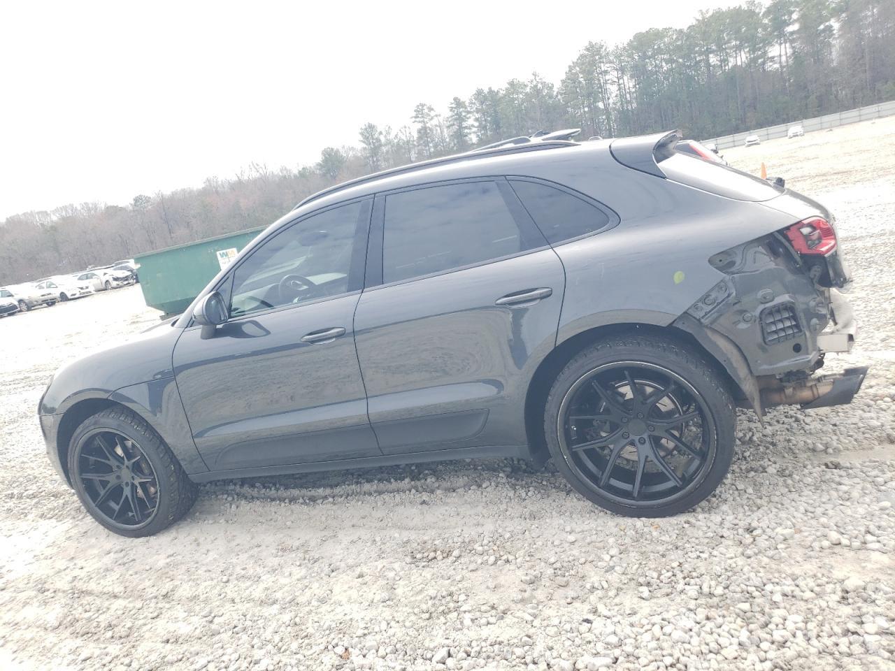 2018 PORSCHE Macan